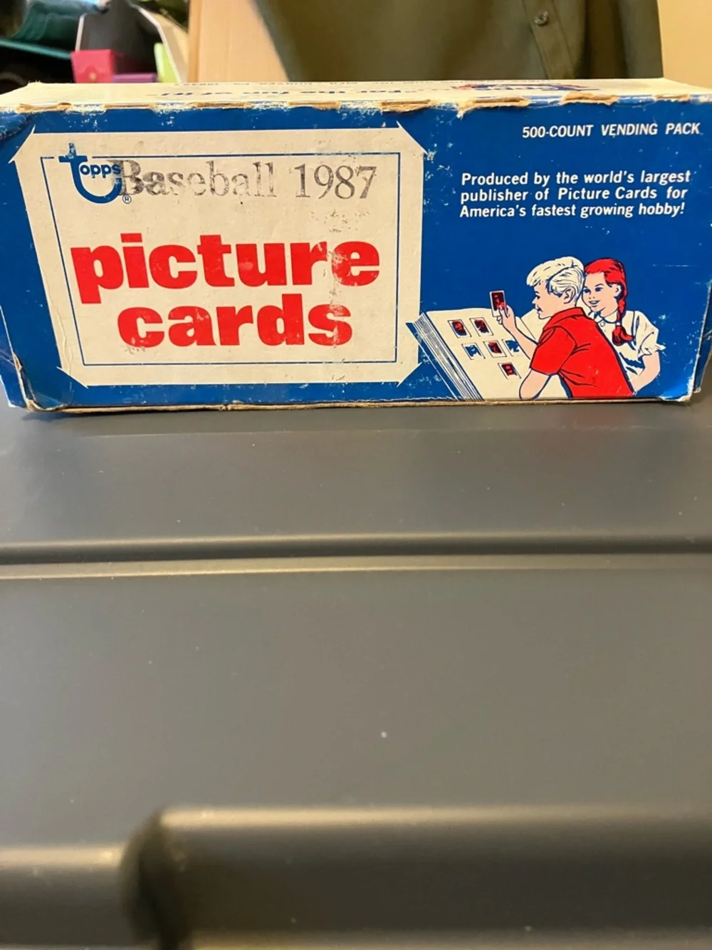 Topps 1987 Vending Pack Baseball Cards Blue and Red Picture Cards Display Box - Picture 2 of 3